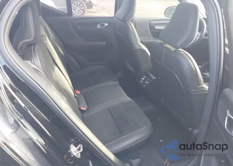 2021 Volvo Xc40 T5 R-Design z USA, uszkodzony, nr VIN YV4162UMXM2502050